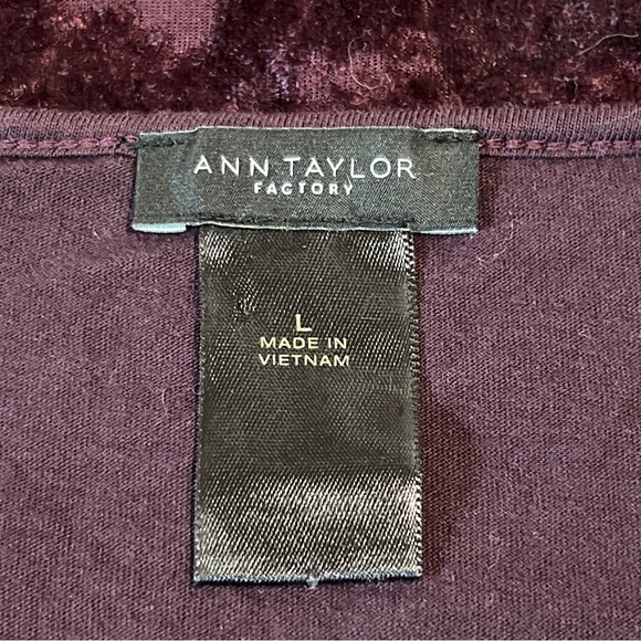 Ann Taylor Factory top, crushed velvet look, burgundy with floral pattern - Picture 8 of 9